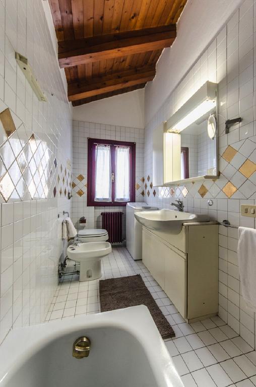 הוילה נואלה Novalesi Red House מראה חיצוני תמונה