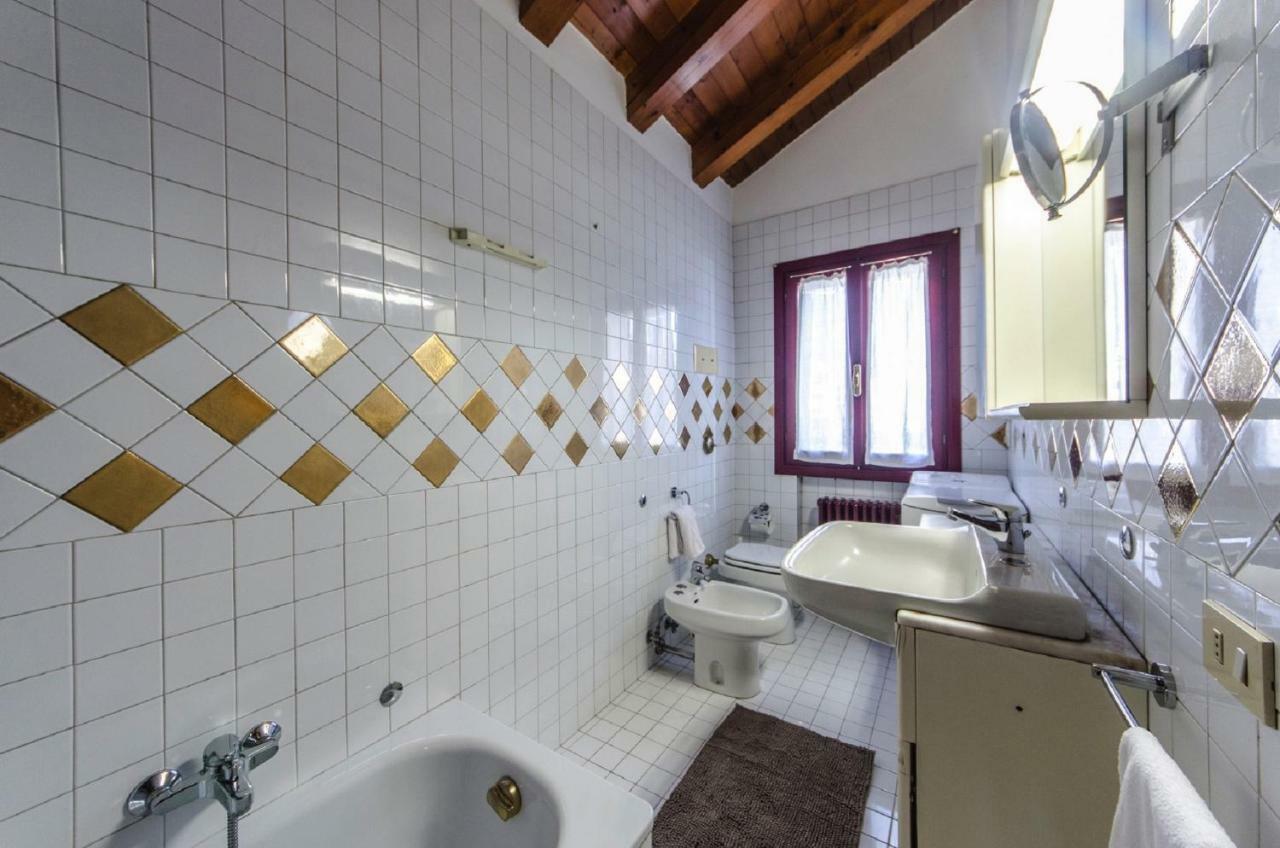 הוילה נואלה Novalesi Red House מראה חיצוני תמונה
